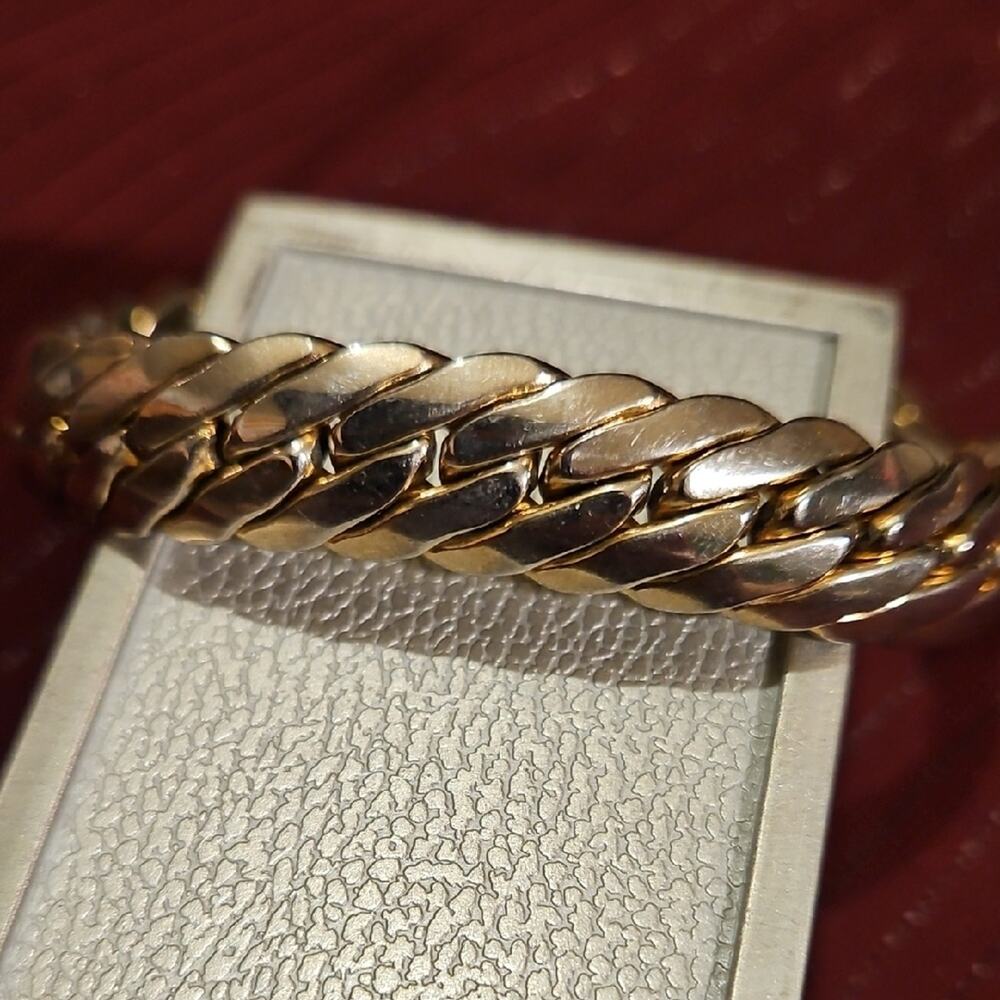 6 Assorted Gold and Silver Bracelets - Picture 4 of 7
